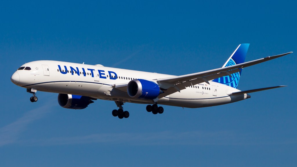 United Airlines Boeing 787-9 Dreamliner in Tarmac