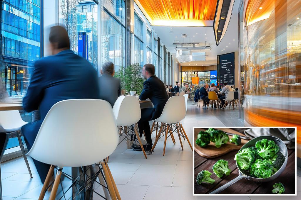 Never eat these foods at work if you want your co -workers to like you, says the decency expert