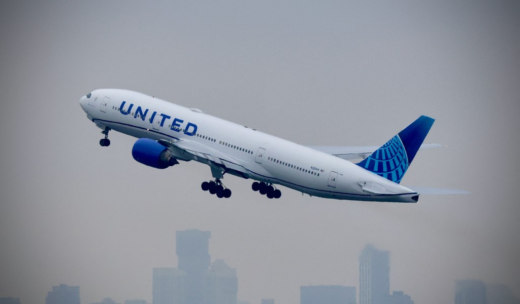 United Airlines Aircraft leaving Newark Liberty International Airport.