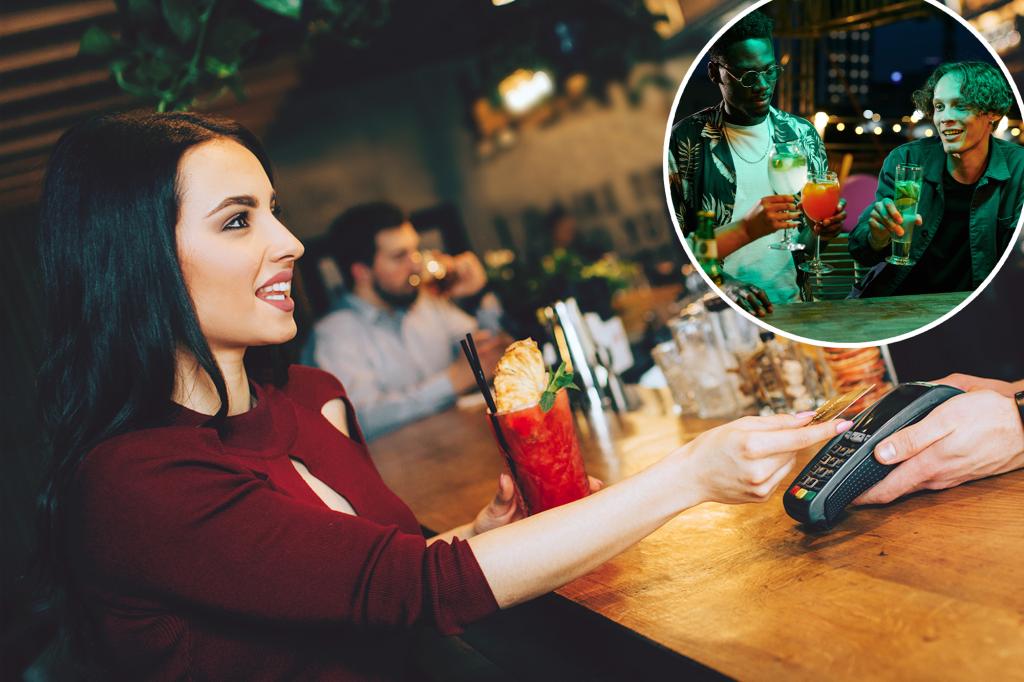 General Z angels the bartenders with this strange behavior: 'Someone has to tease these people'