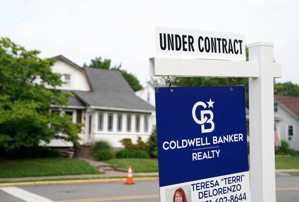 New home sales fall more than expected as high mortgage level Question